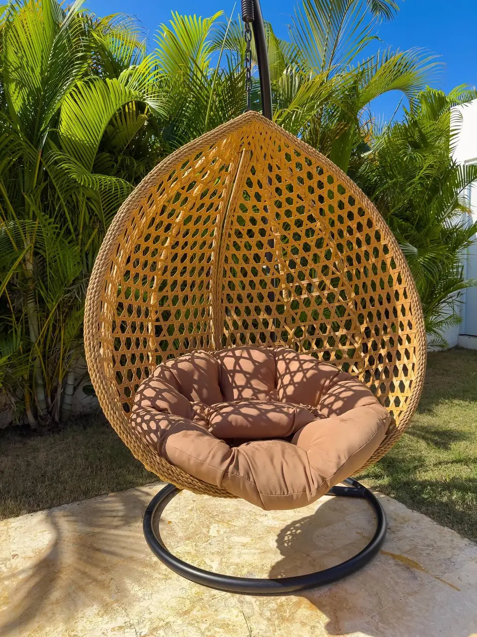 Fauteuil suspendu au jardin